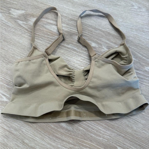 SKIMS Seamless Sculpt Bralette - Picture 5 of 6